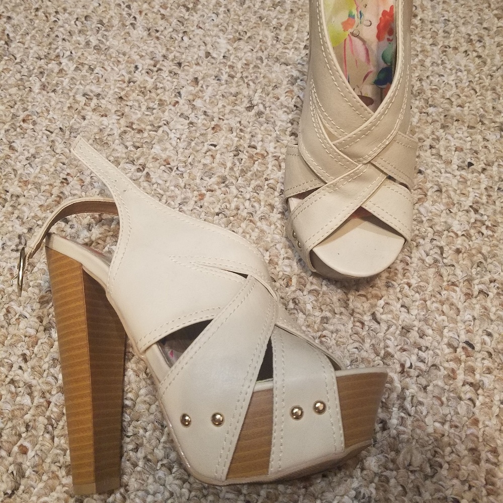 Cream Strappy - Picture 2 of 3